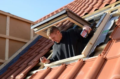 Pose de fenêtres de toit Velux à Courbehaye